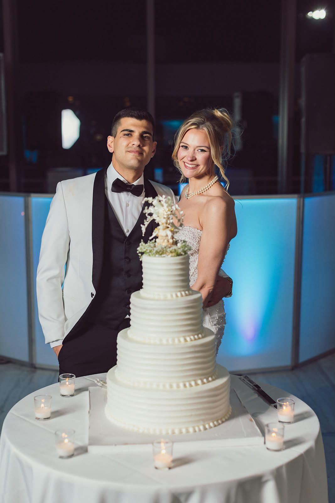 wedding cake couple