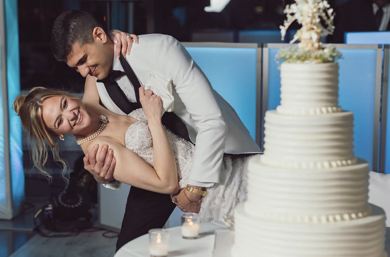 wedding cake couple