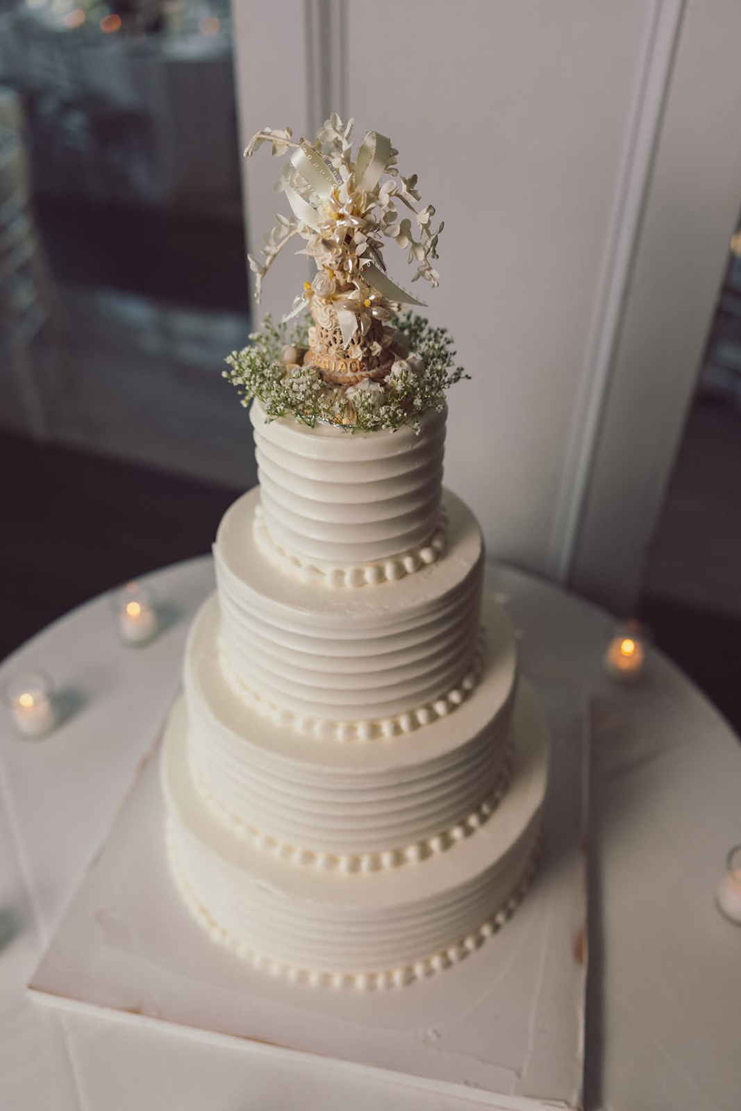 wedding cake couple